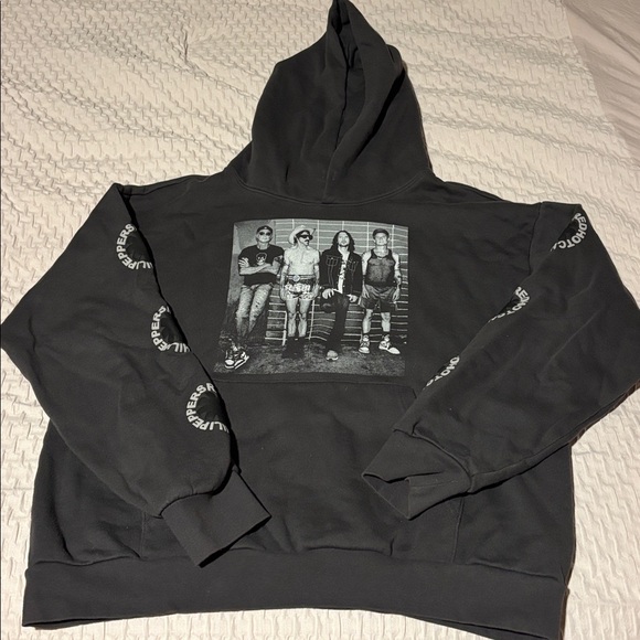 Red Hot Chili Peppers tour hoodie - Picture 2 of 10